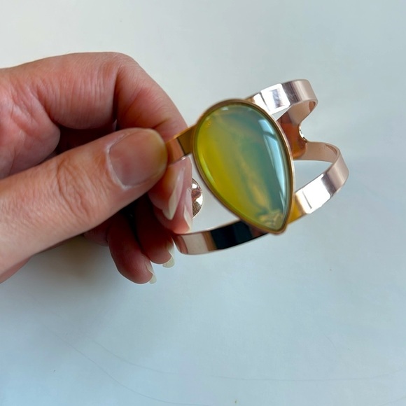 Vintage Y2K Elegant Rose Gold and faux Opalescent stone adjustable Bracelet - Picture 1 of 5